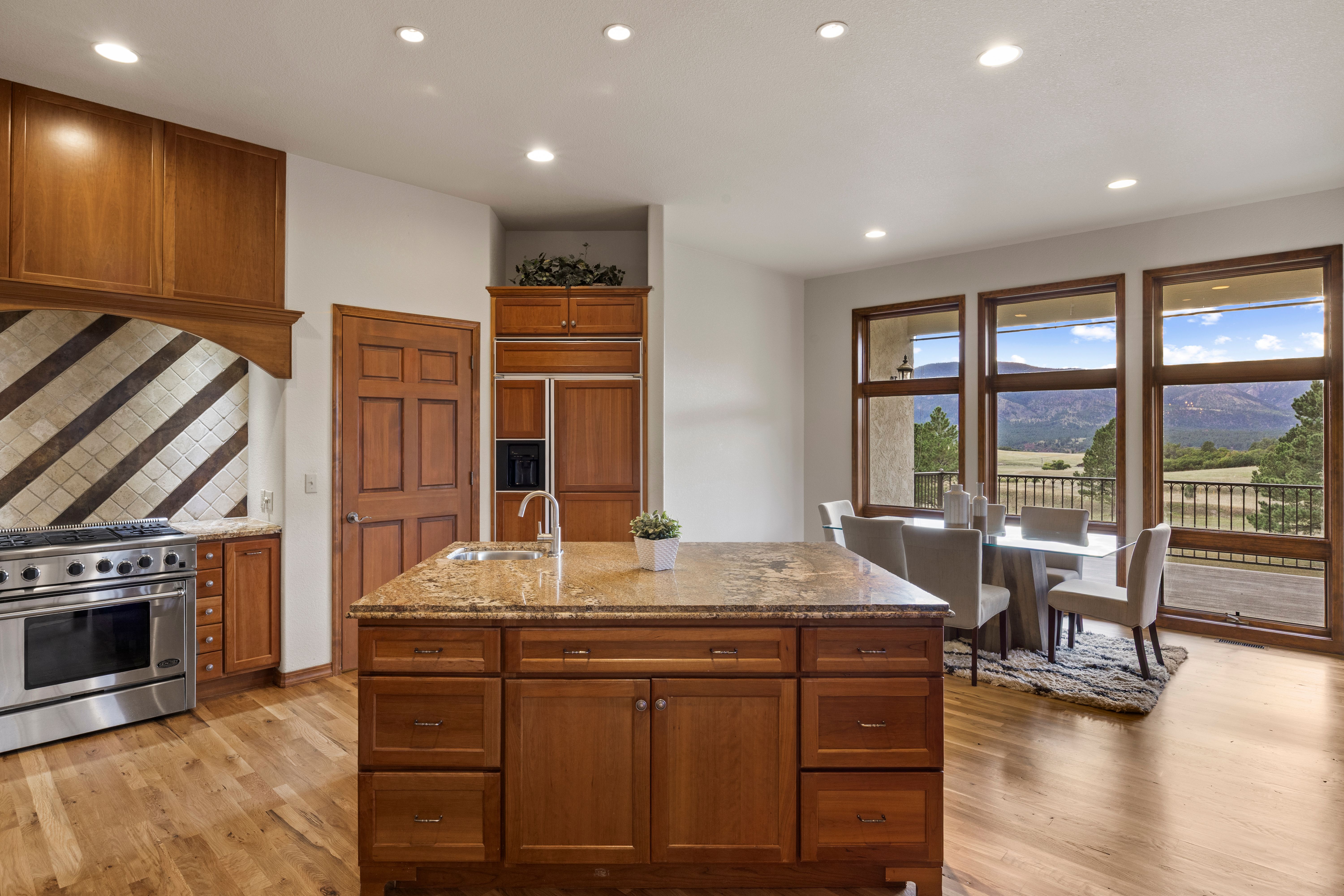  Set on over 4 acres in Perry Park East - 物件實景