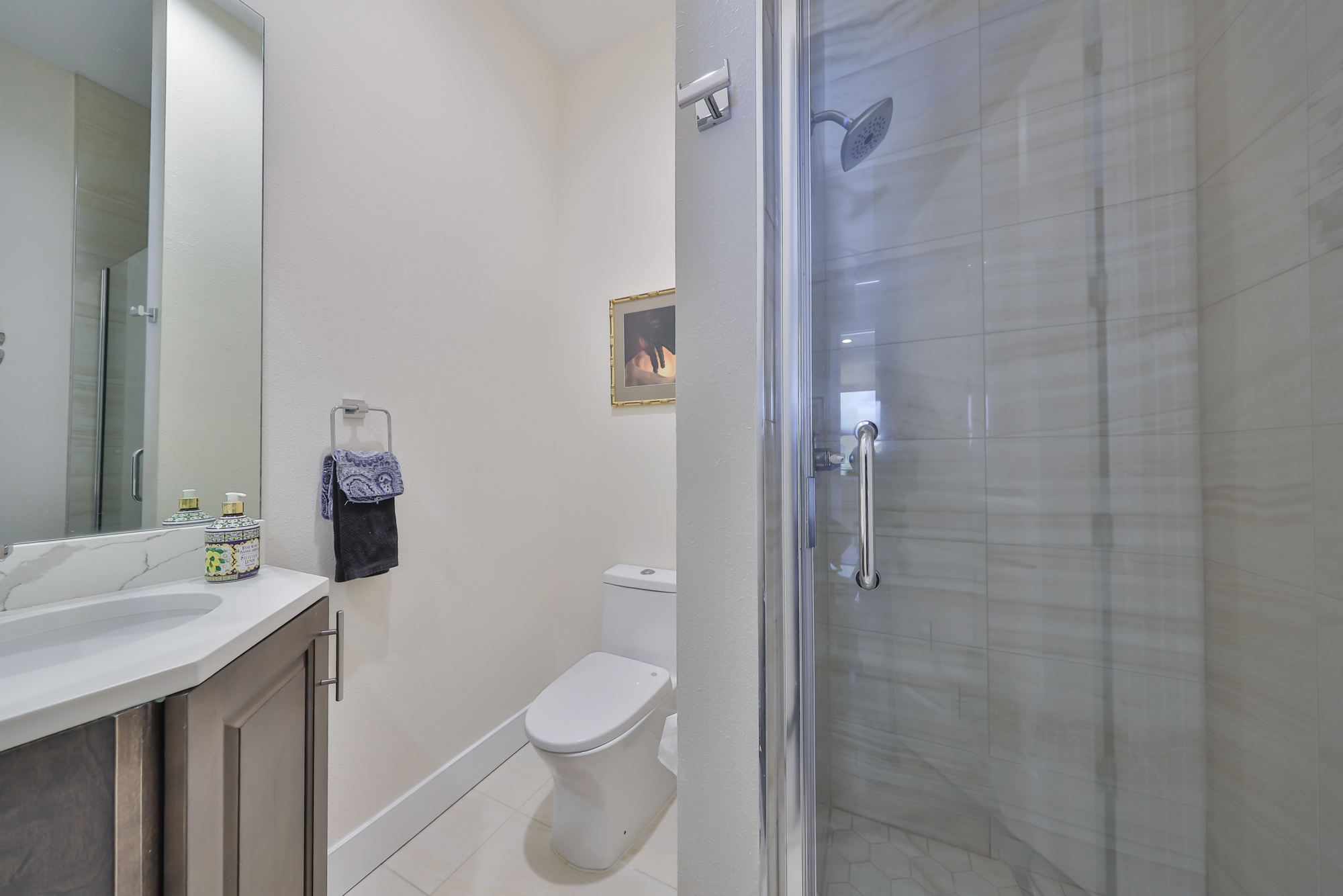 Tampa, Florida, 36611, United States, 3 Bedrooms Bedrooms, ,4 BathroomsBathrooms,Residential,For Sale,1931237
