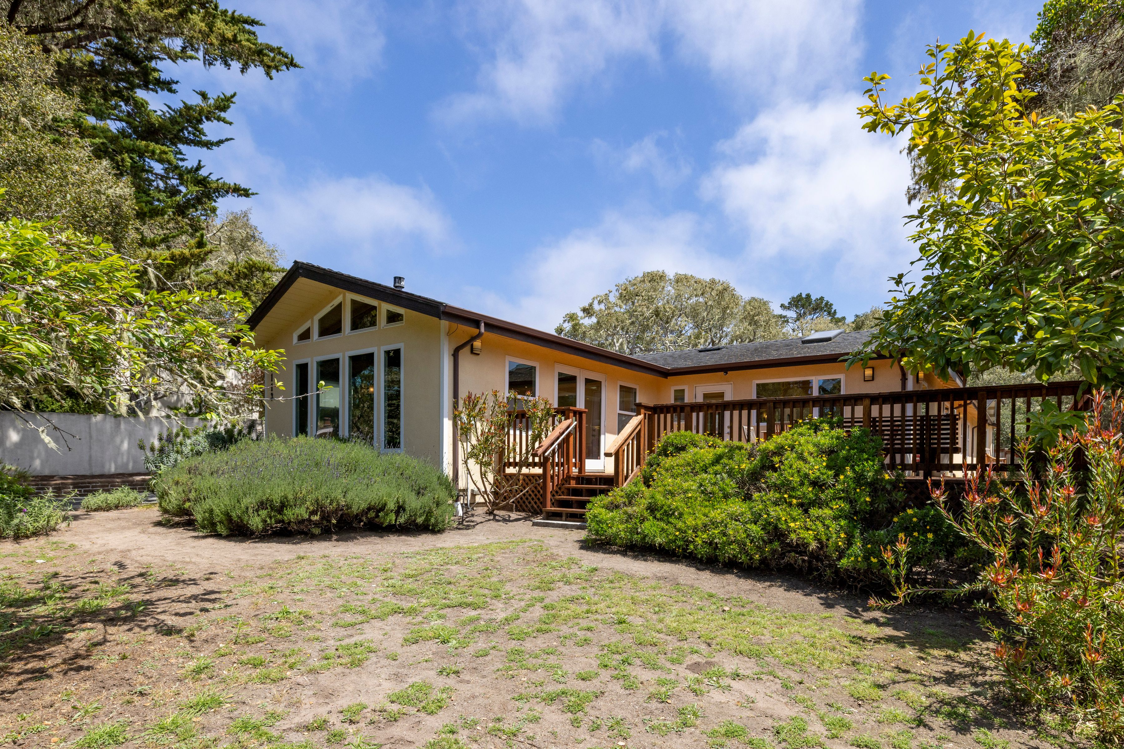  3113 Sloat Road - 物件實景