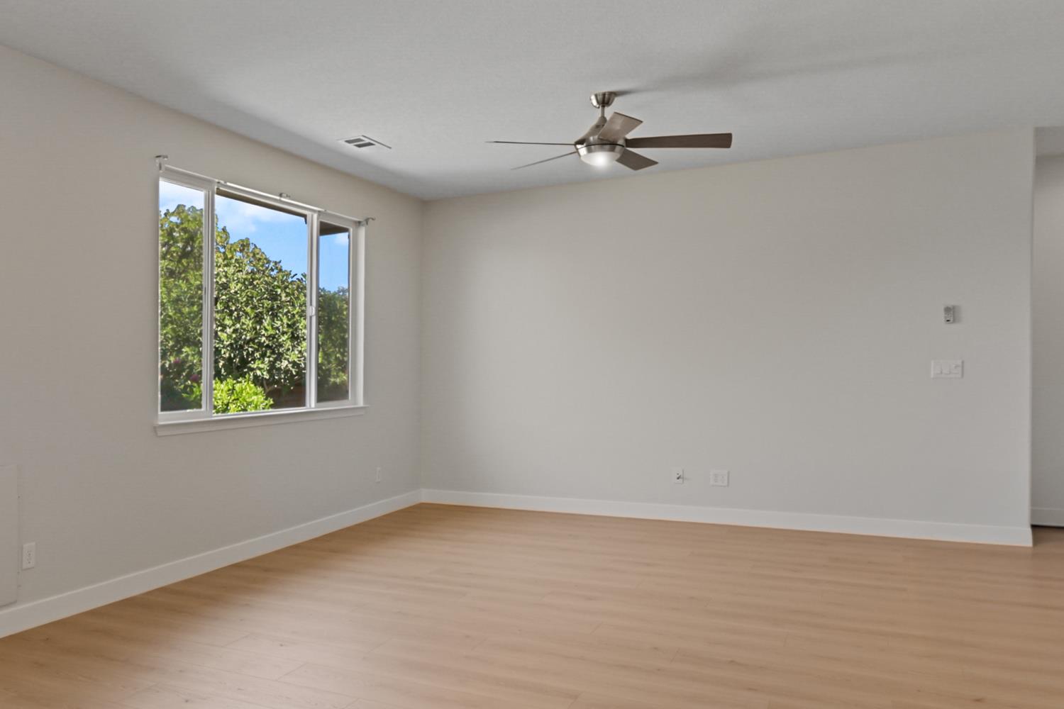 Elk Grove, California, 95757, United States, 3 Bedrooms Bedrooms, ,2 BathroomsBathrooms,Residential,For Sale,1917062