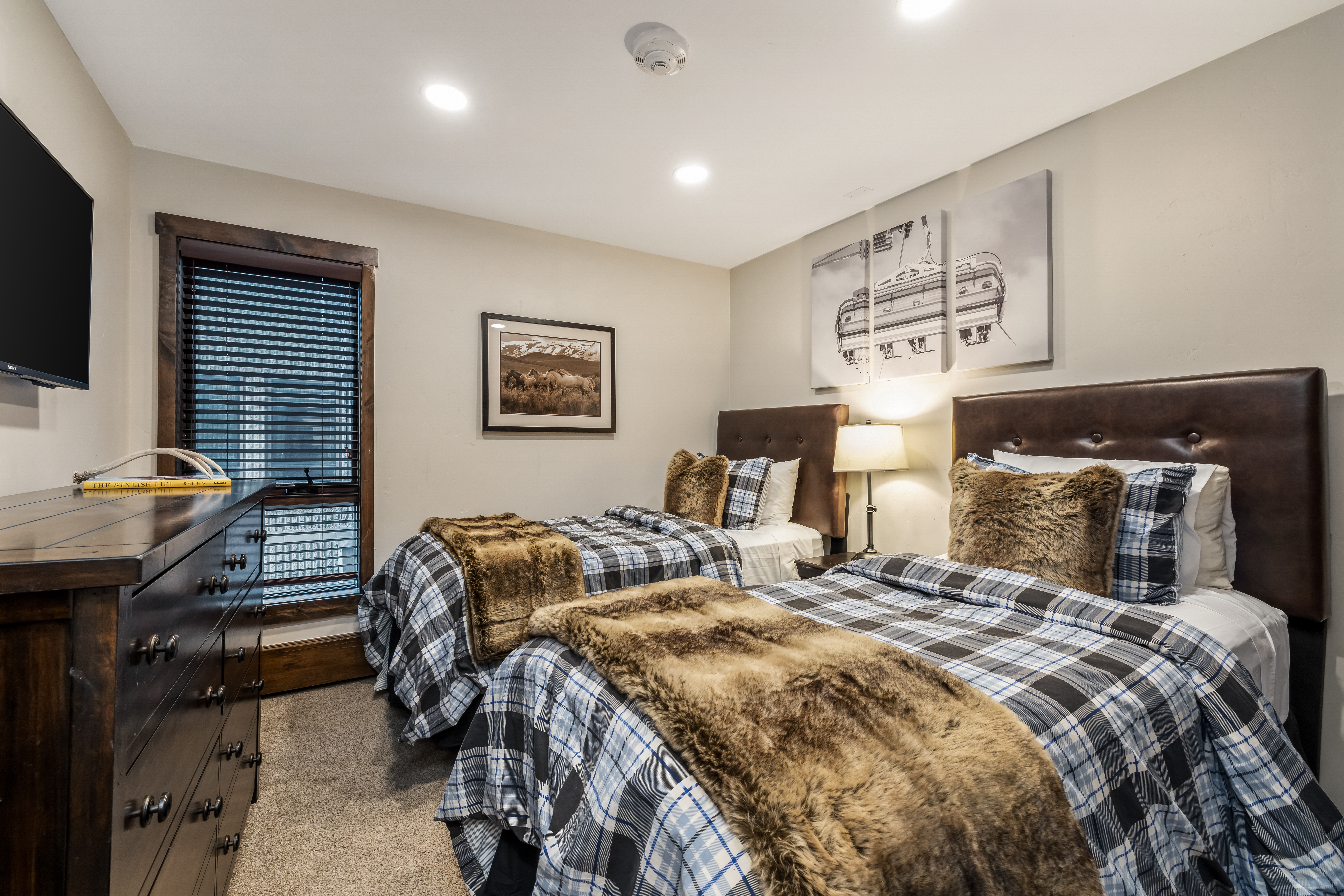  Turnkey, Beautifully Renovated, Single Fourth-Floor View of the Ski Slopes - 物件實景