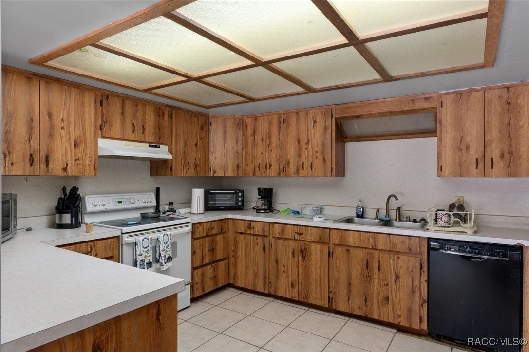 Inverness, Florida, 34453, United States, 6 Bedrooms Bedrooms, ,4 BathroomsBathrooms,Residential,For Sale,1975798