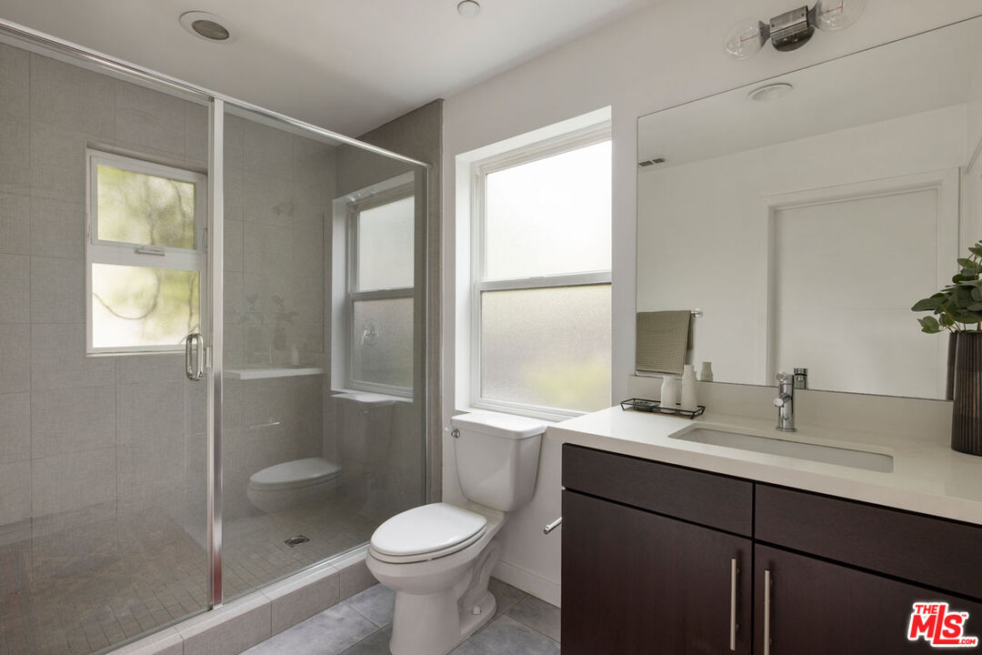 Los Angeles, California, 90026, United States, 3 Bedrooms Bedrooms, ,4 BathroomsBathrooms,Residential,For Sale,1927240