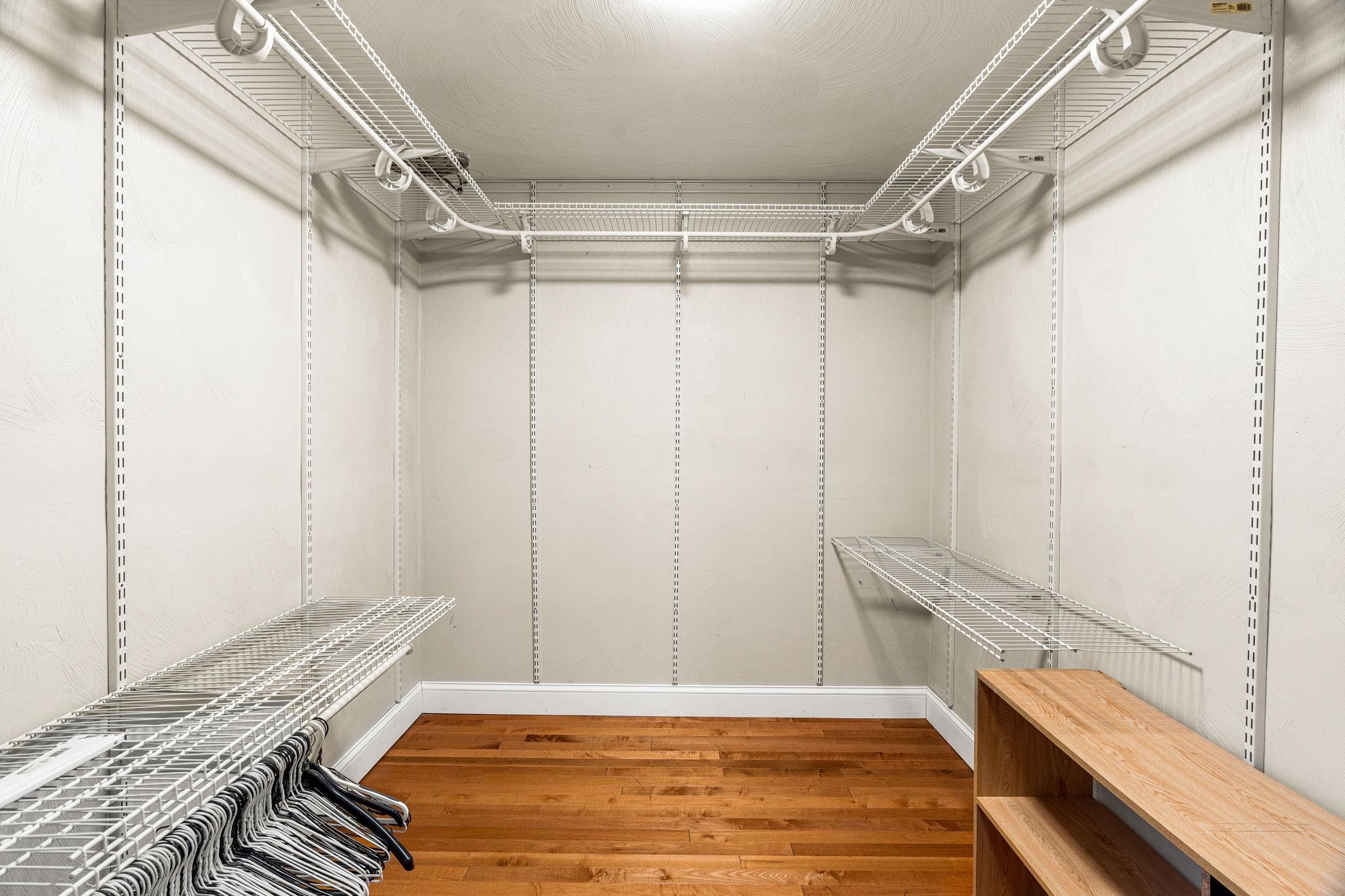 Londonderry, New Hampshire, 03053, United States, 3 Bedrooms Bedrooms, ,4 BathroomsBathrooms,Residential,For Sale,2002282