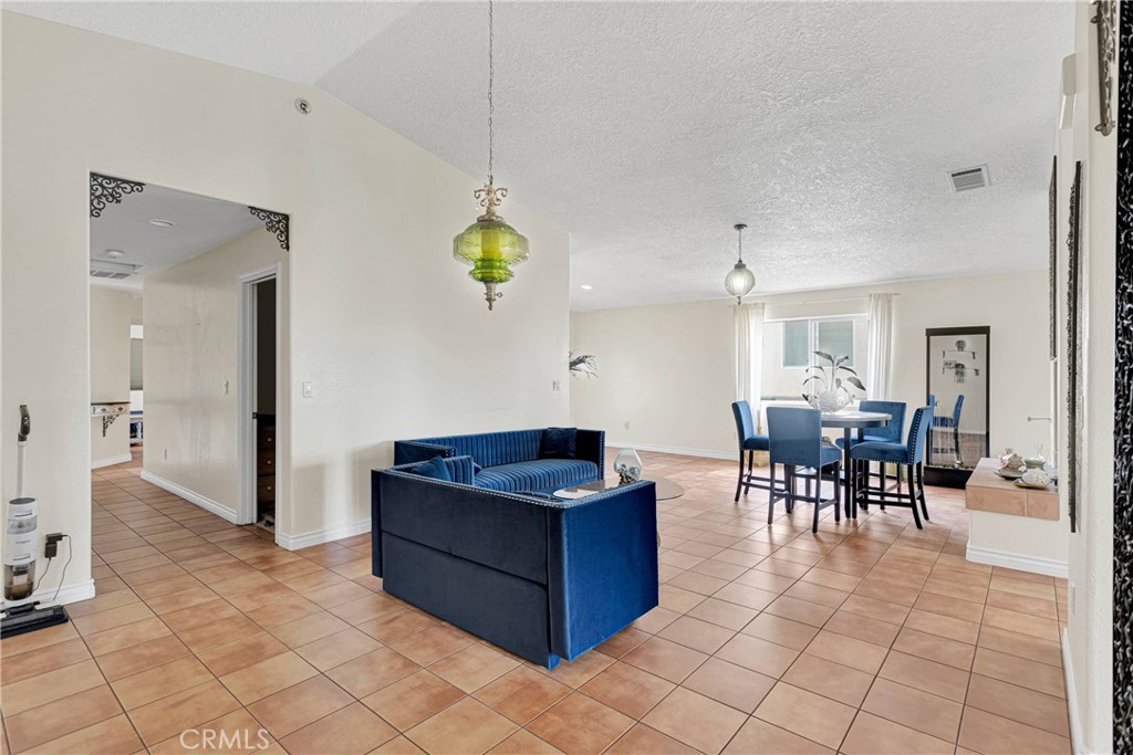 Victorville, California, 92395, United States, 4 Bedrooms Bedrooms, ,2 BathroomsBathrooms,Residential,For Sale,1927294