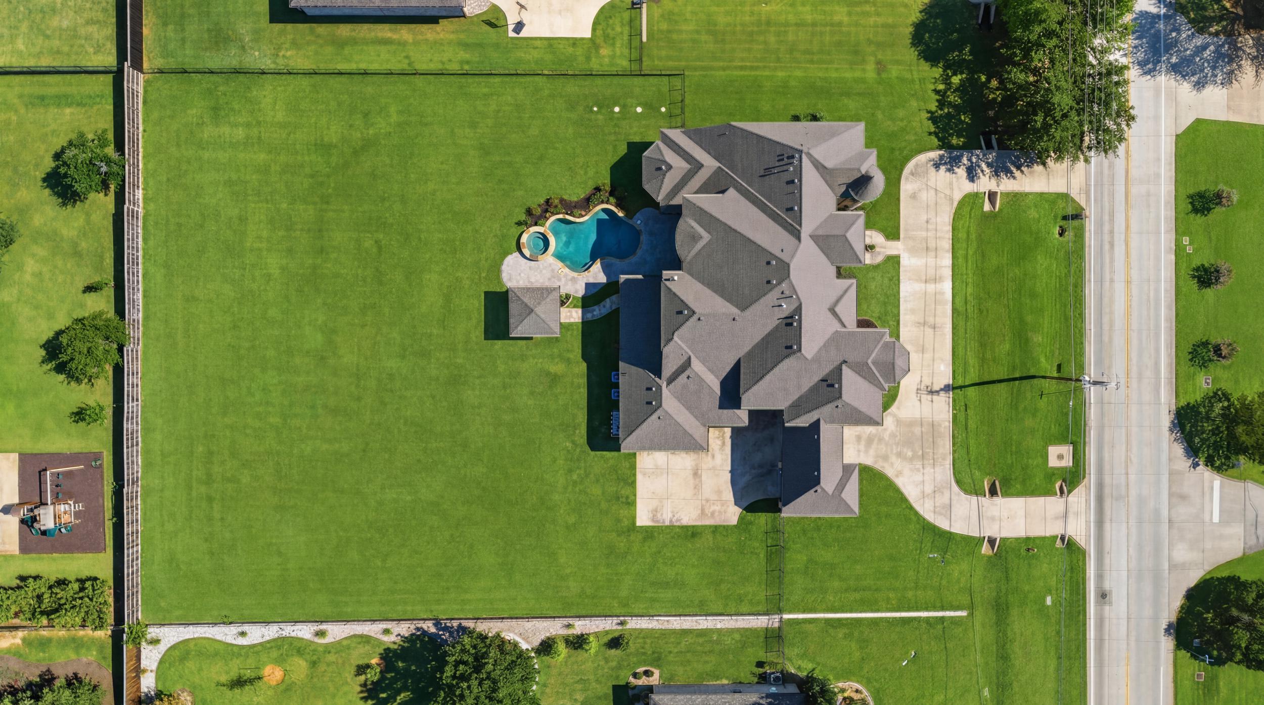  6/6.1 with Pool on 1+ Acre in Double Oak - 物件實景