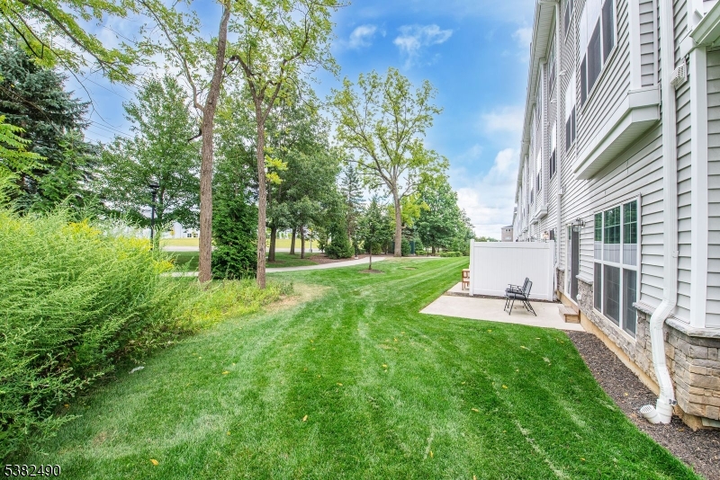 Morris Plains Boro, New Jersey, 07950, United States, 2 Bedrooms Bedrooms, ,3 BathroomsBathrooms,Residential,For Sale,1939204