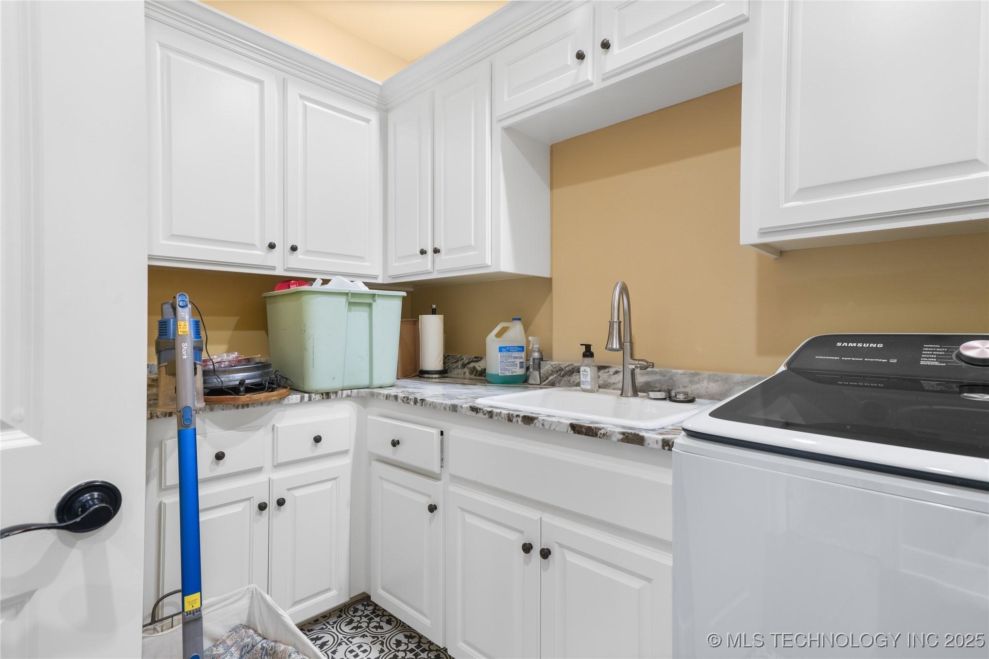 Muskogee, Oklahoma, 74403, United States, 4 Bedrooms Bedrooms, ,5 BathroomsBathrooms,Residential,For Sale,1980676