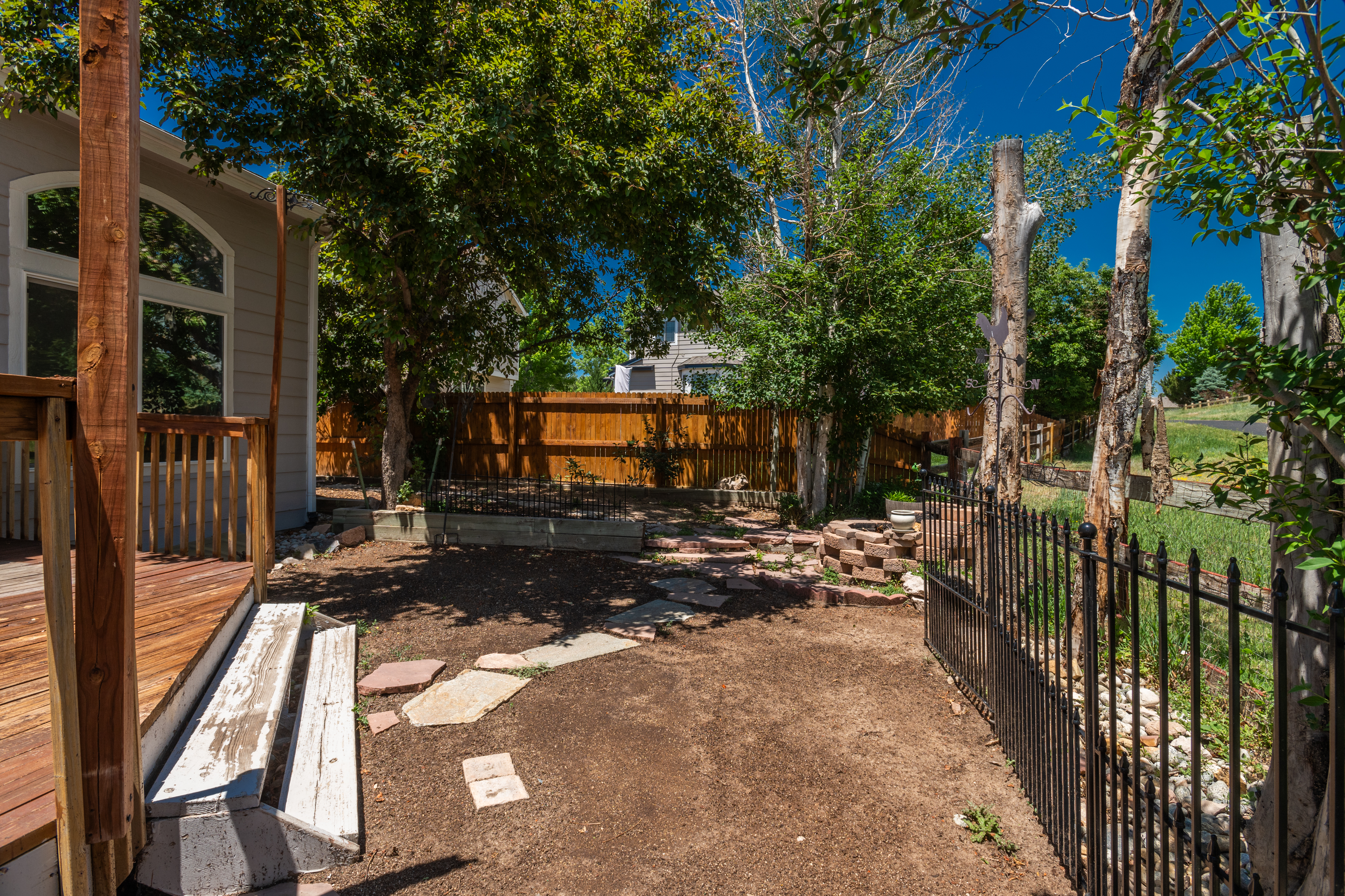  Situated on a Desirable Corner Lot in Hidden River - 物件實景
