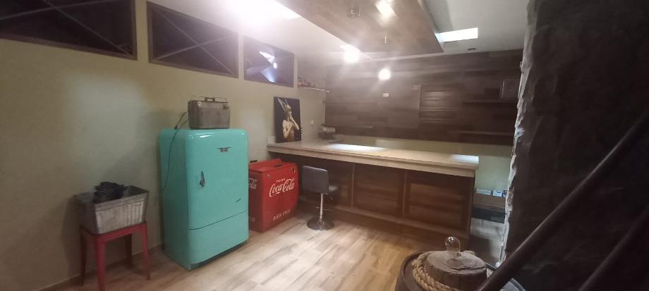 Circuito de la Pimavera, Torreón, Coahuila de Zaragoza, 27018, Mexico, 5 Bedrooms Bedrooms, ,3 BathroomsBathrooms,Residential,For Sale,Circuito de la Pimavera,1587997