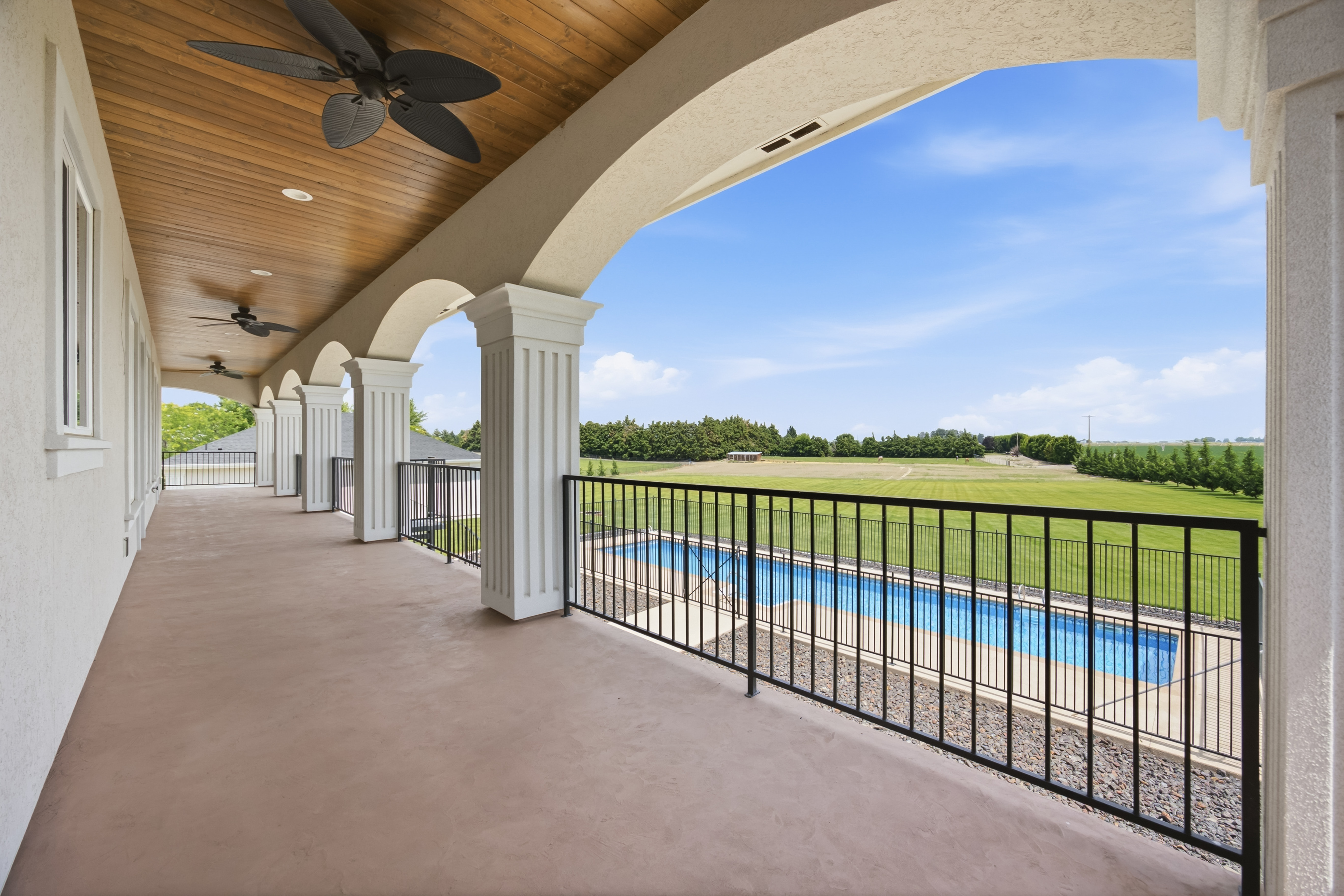  Country Estate with Shop & Pool - 物件實景
