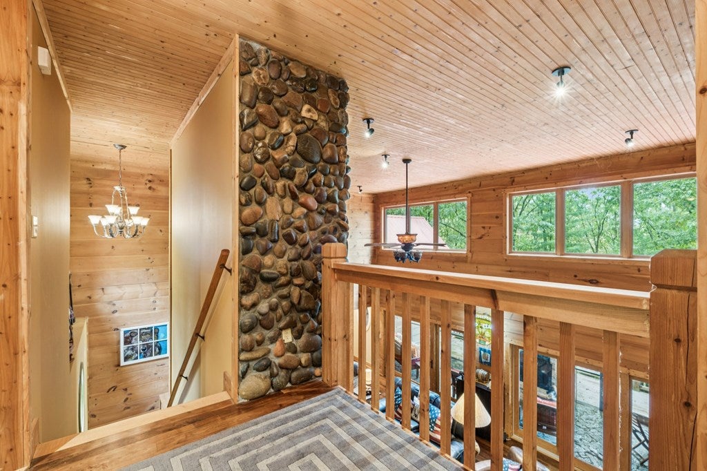 Ellijay, Georgia, 30540, United States, 3 Bedrooms Bedrooms, ,4 BathroomsBathrooms,Residential,For Sale,1952402