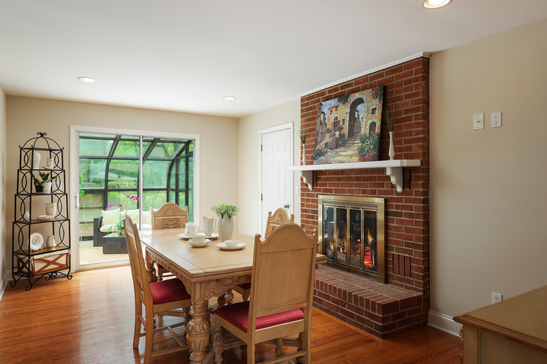  Beautifully Maintained Colonial Situated on a Quiet Cul-de-Sac - 物件實景