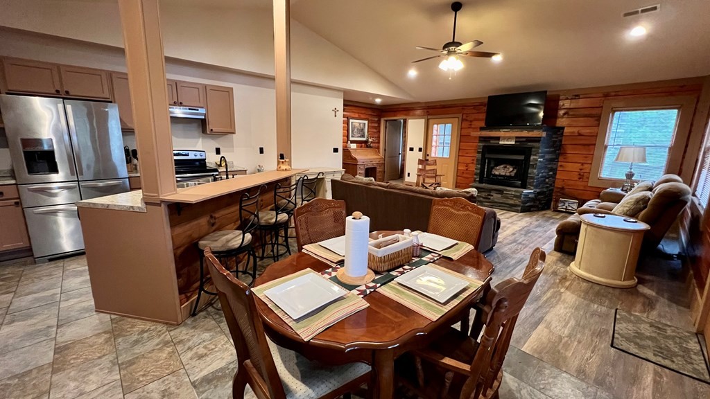 Blairsville, Georgia, 30512, United States, 3 Bedrooms Bedrooms, ,2 BathroomsBathrooms,Residential,For Sale,1930020