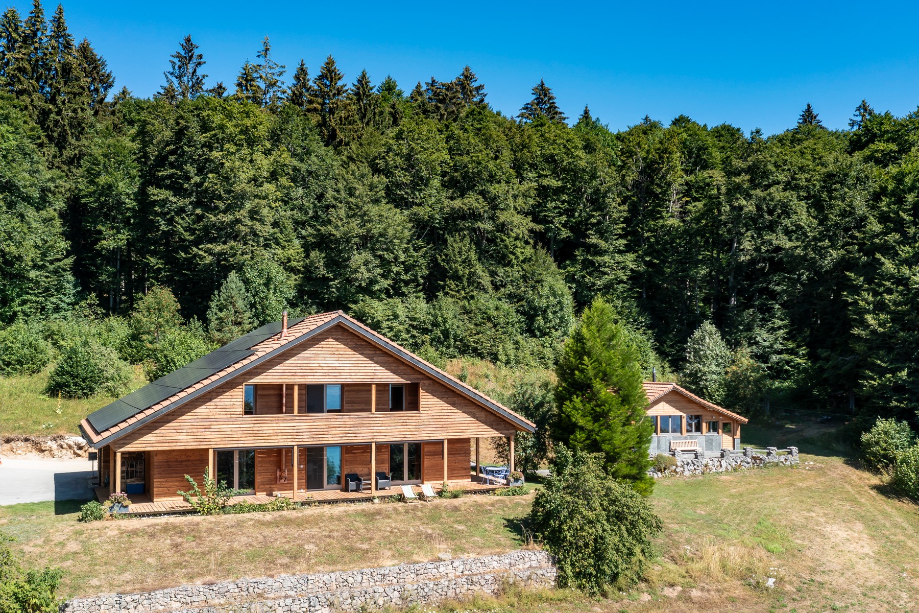  A rare property featuring two cottages and breathtaking lake views - 物件實景