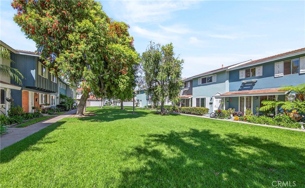 Huntington Beach, California, 92646, United States, 2 Bedrooms Bedrooms, ,2 BathroomsBathrooms,Residential,For Sale,2048347