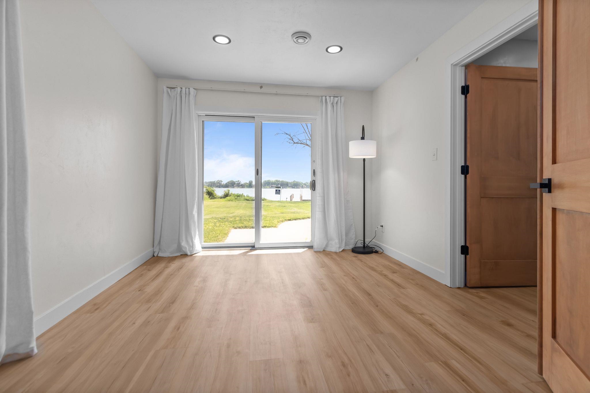 NEENAH, Wisconsin, 54956, United States, 3 Bedrooms Bedrooms, ,2 BathroomsBathrooms,Residential,For Sale,1912051