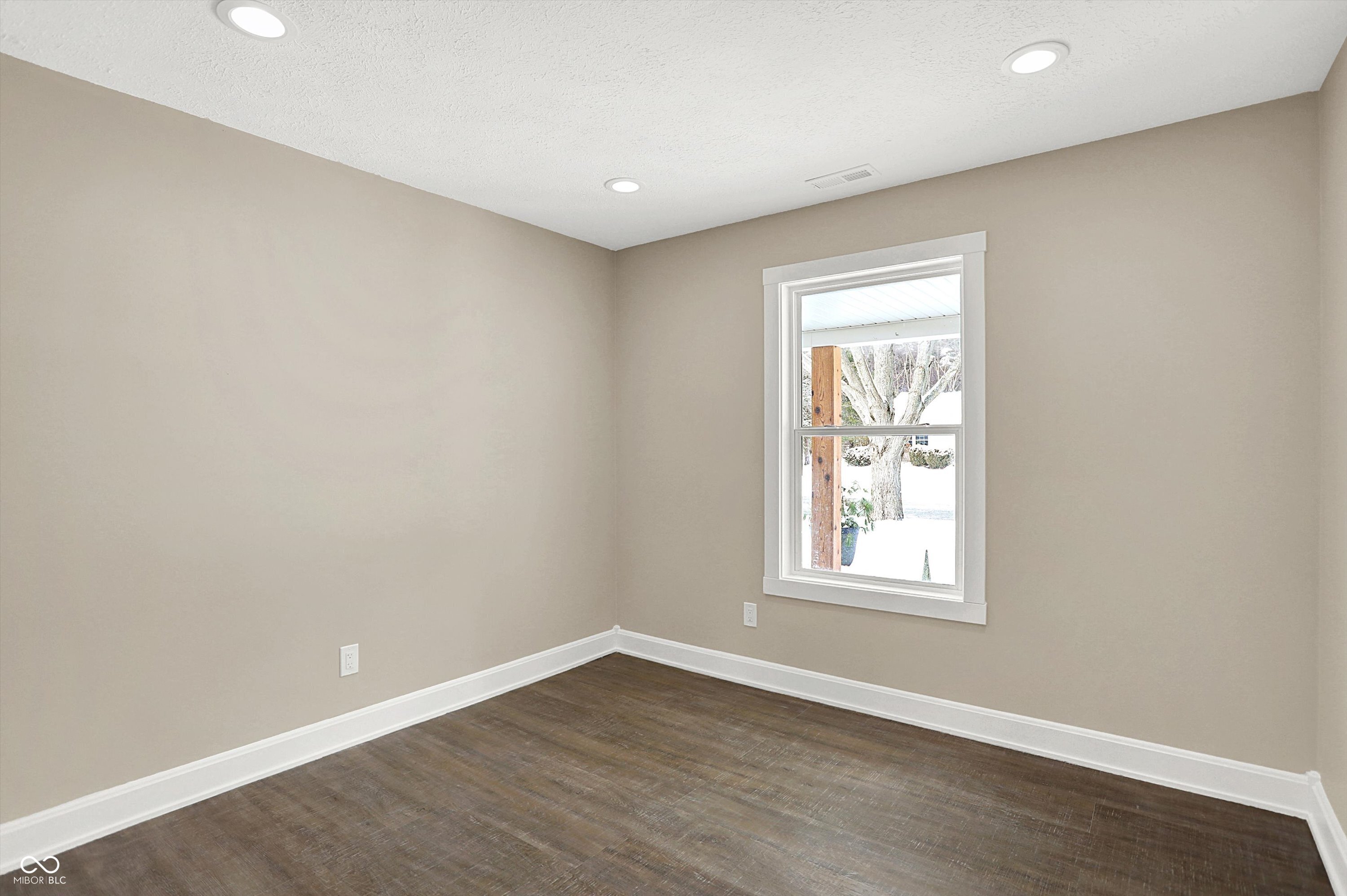 Zionsville, Indiana, 46077, United States, 3 Bedrooms Bedrooms, ,2 BathroomsBathrooms,Residential,For Sale,2001514