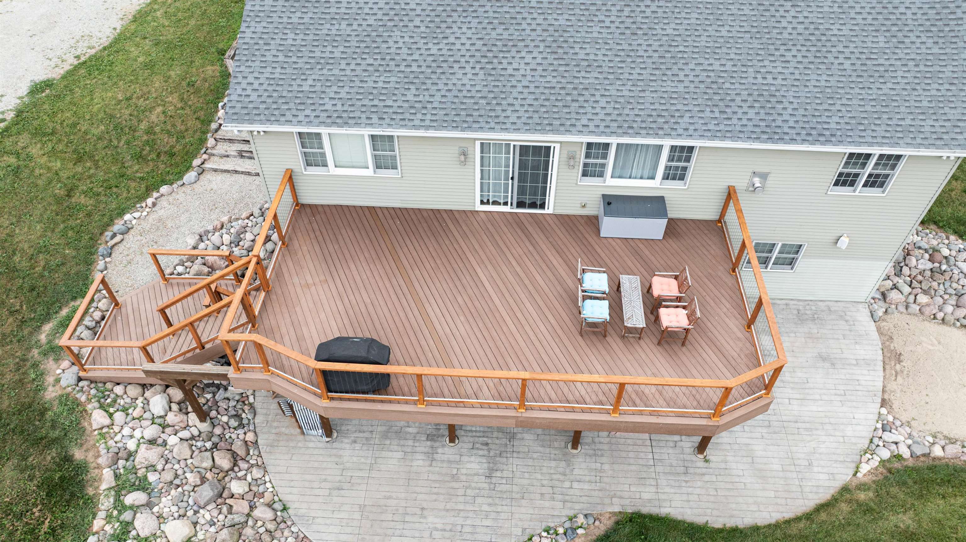 Hortonville, Wisconsin, 54944-9660, United States, 5 Bedrooms Bedrooms, ,3 BathroomsBathrooms,Residential,For Sale,1920298