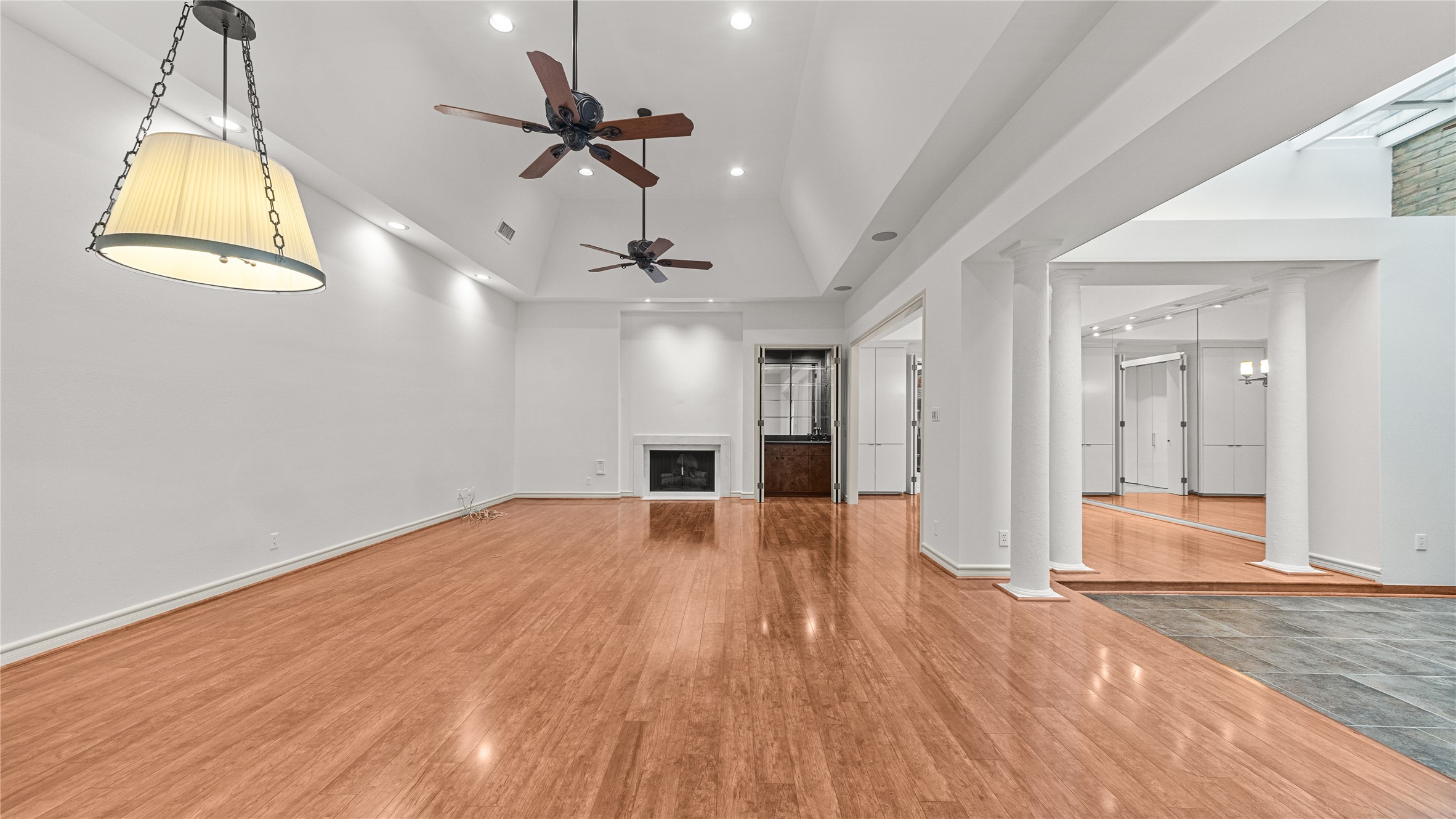 Houston, Texas, 77056, United States, 3 Bedrooms Bedrooms, ,5 BathroomsBathrooms,Residential,For Sale,1911069