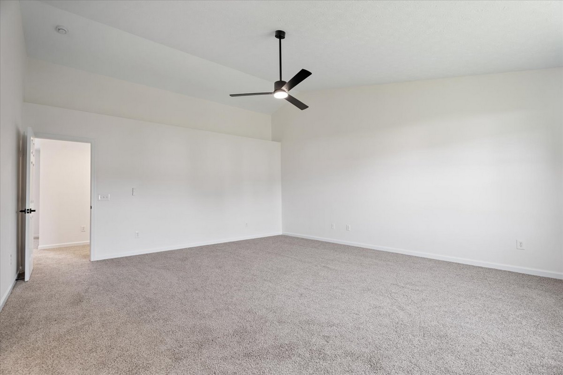  Completely Remodeled Four Bedroom Home on Oversized Lot - 物件實景