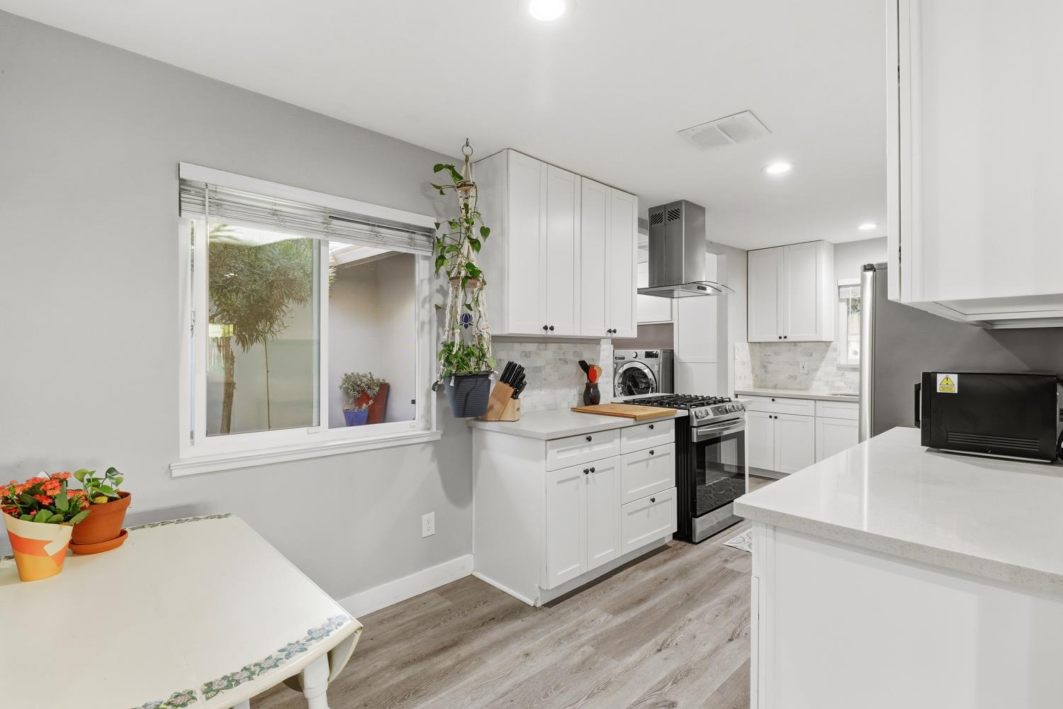 Sacramento, California, 95826, United States, 3 Bedrooms Bedrooms, ,2 BathroomsBathrooms,Residential,For Sale,1991468