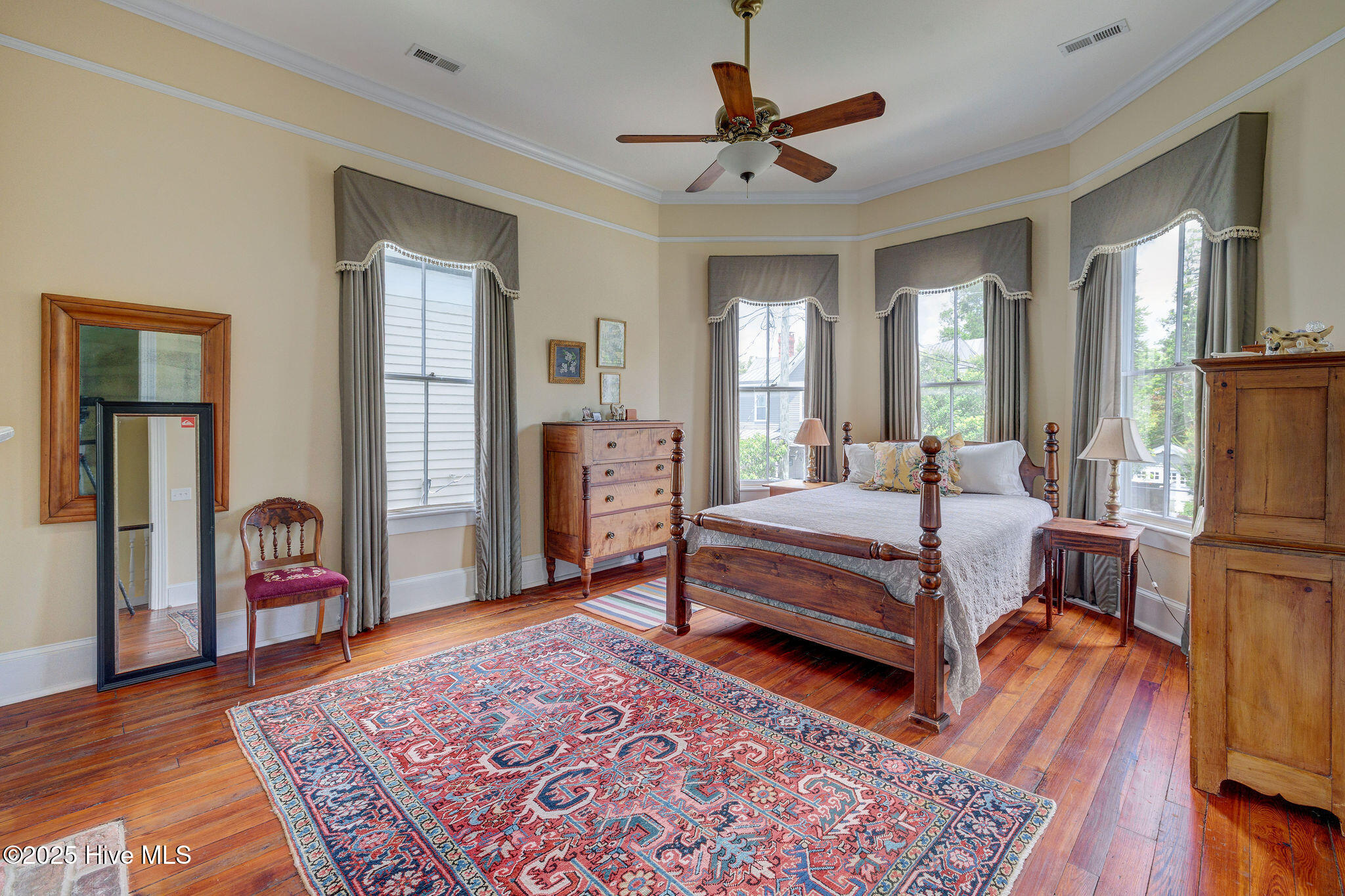 Wilmington, North Carolina, 28401, United States, 4 Bedrooms Bedrooms, ,3 BathroomsBathrooms,Residential,For Sale,1874502