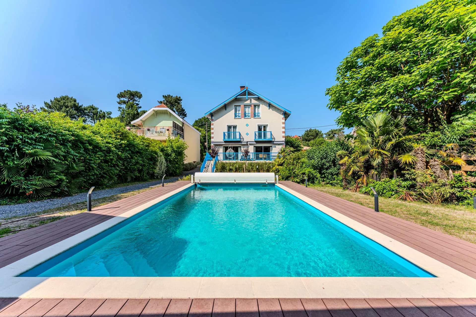 Arcachon, New Aquitaine, 33120, FR, 7 Bedrooms Bedrooms, ,5 BathroomsBathrooms,Residential,For Sale,1840237