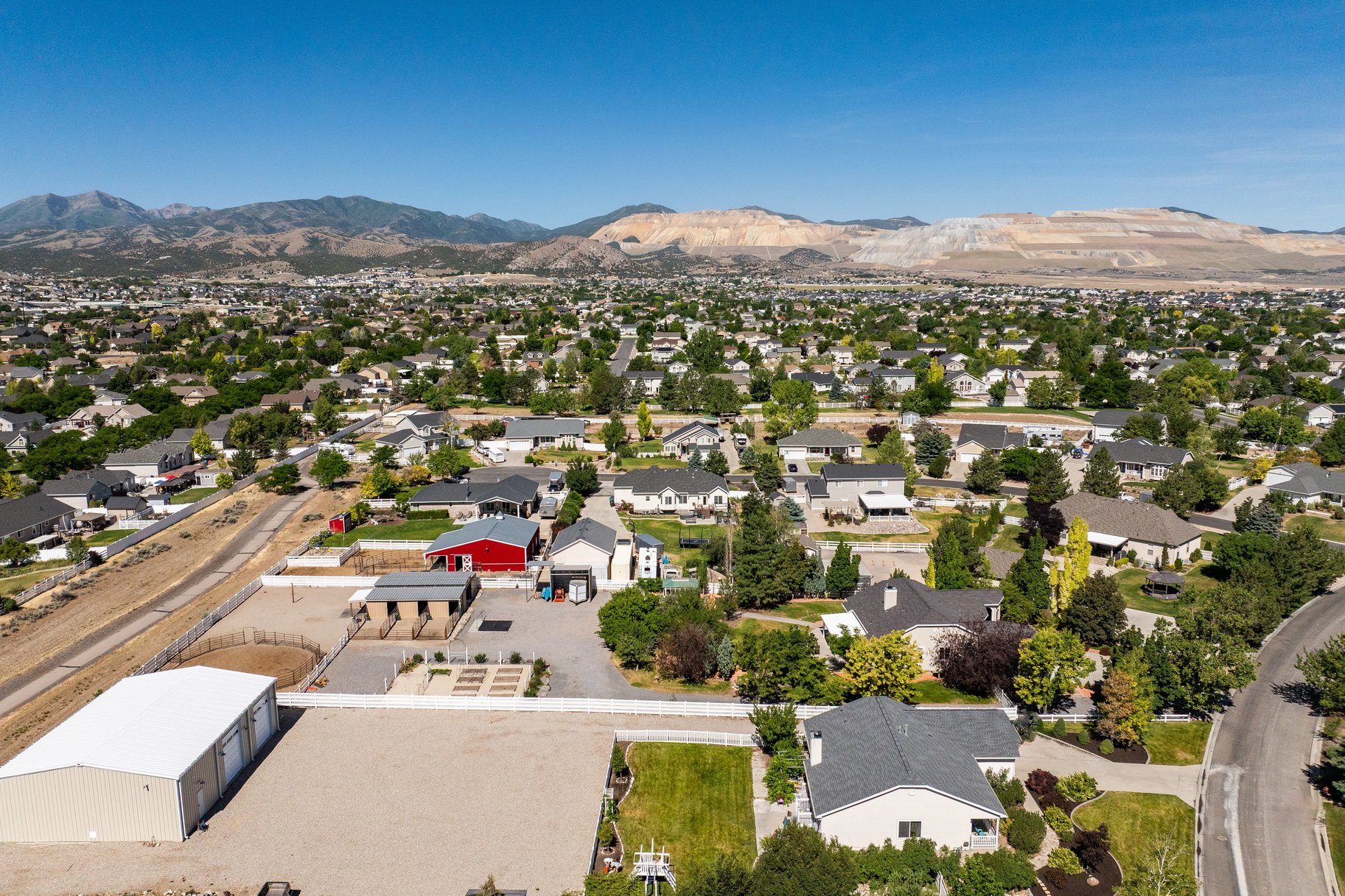  Fully Equipped Horse Property with Trail Access & Neighborhood Arena - 物件實景