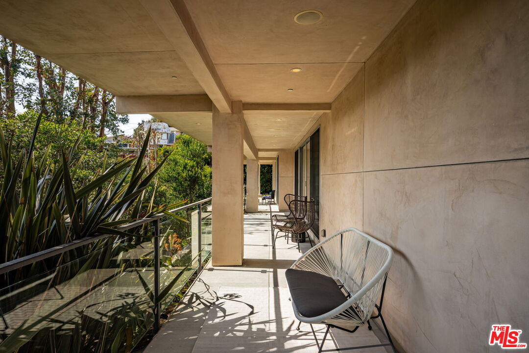 Los Angeles, California, 90049, United States, 4 Bedrooms Bedrooms, ,5 BathroomsBathrooms,Residential,For Sale,1901289