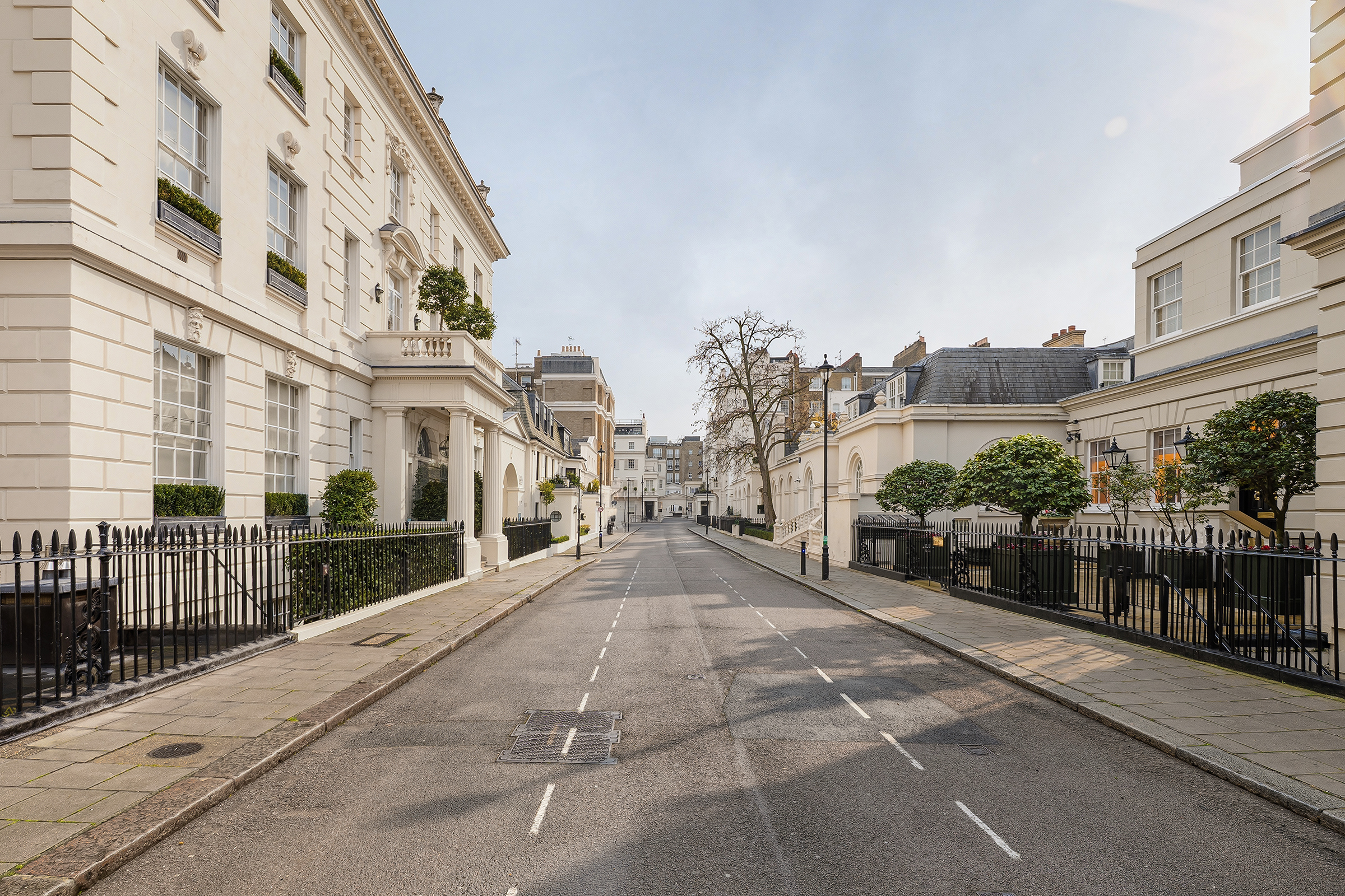  A Grand Lateral Penthouse with Direct Lift Access on Chesham Place - 物件實景