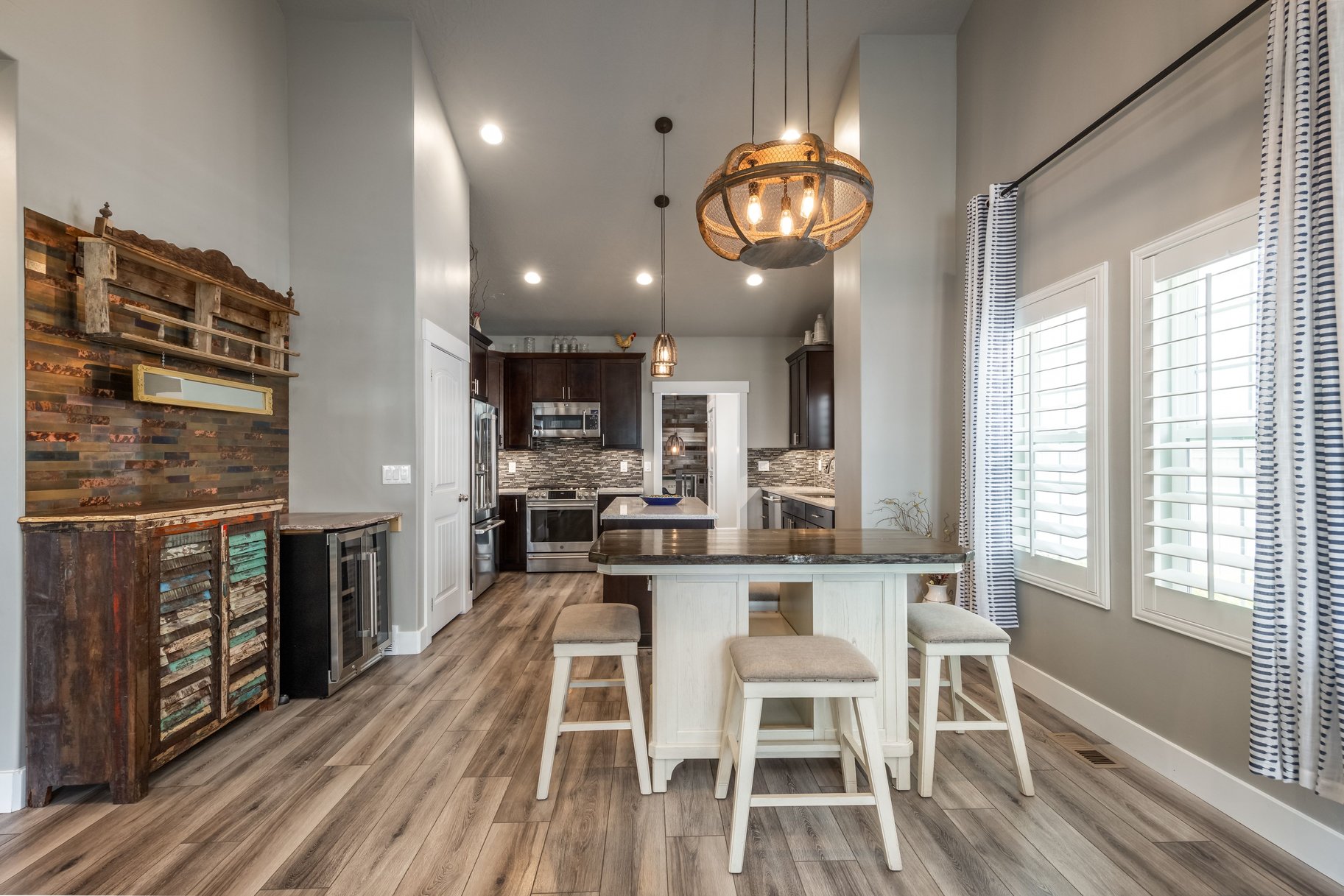  Move-In Ready in Daybreak — Steps from the Lake, Loaded with Custom Upgrades - 物件實景