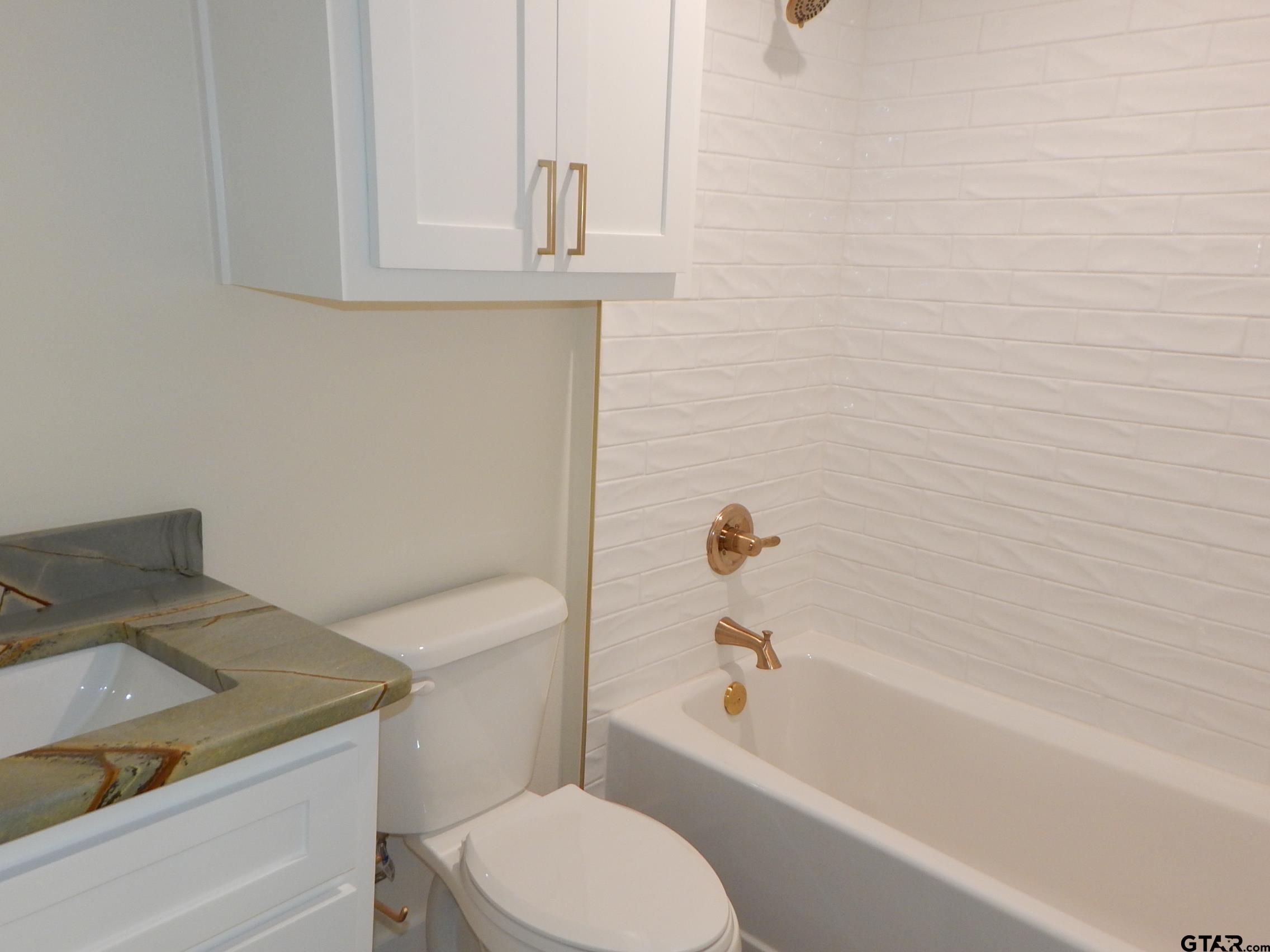 Gilmer, Texas, 75645, United States, 5 Bedrooms Bedrooms, ,3 BathroomsBathrooms,Residential,For Sale,1759847