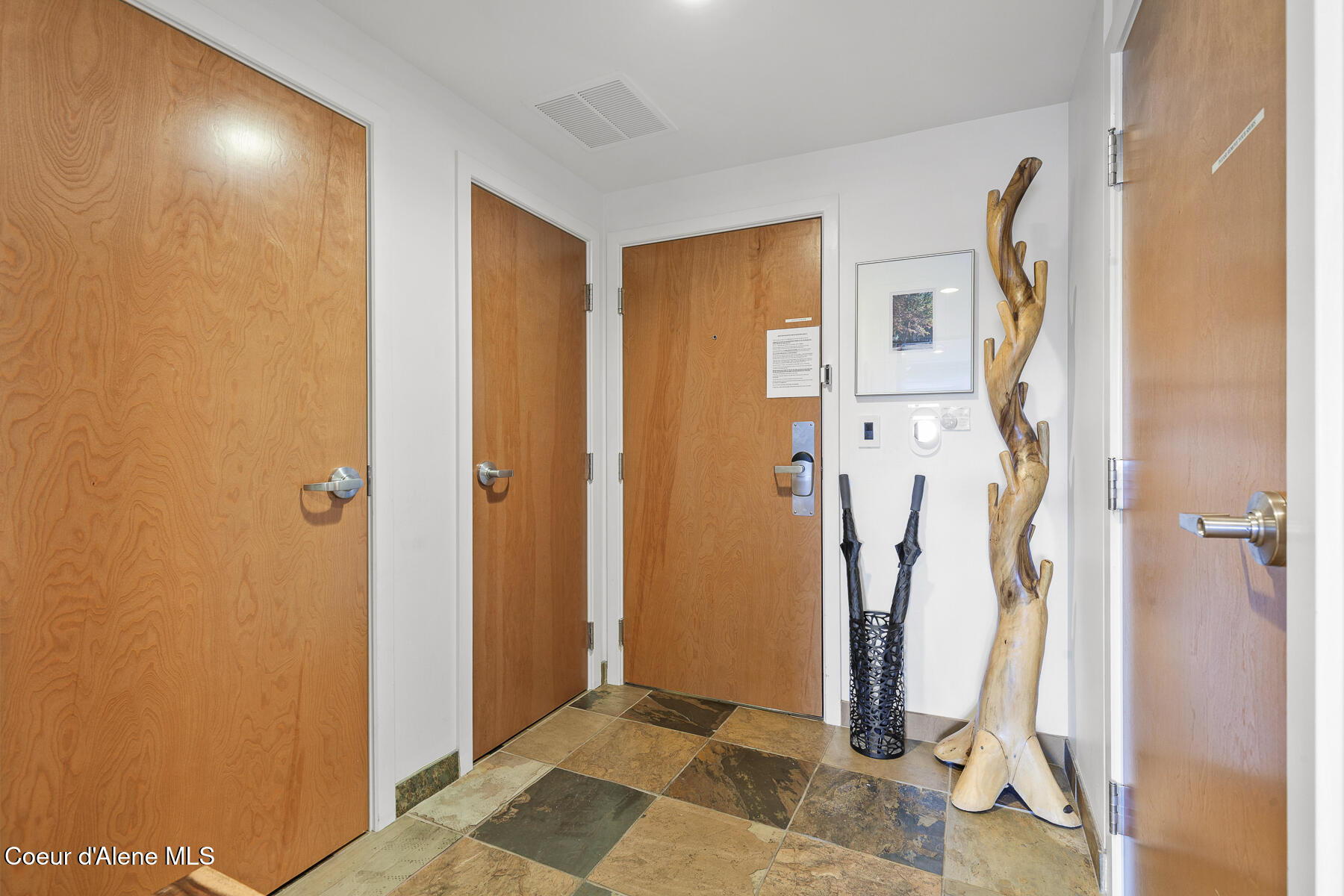 Coeur d'Alene, Idaho, 83814, United States, 2 Bedrooms Bedrooms, ,2 BathroomsBathrooms,Residential,For Sale,2007822