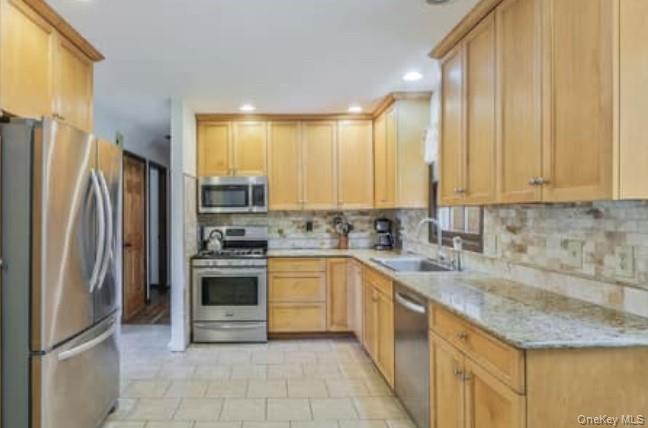 Orient, New York, 11957, United States, 4 Bedrooms Bedrooms, ,2 BathroomsBathrooms,Residential,For Sale,1914285