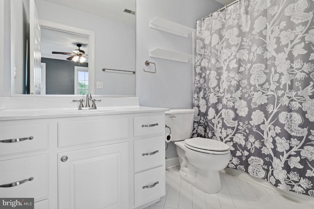 Leesburg, Virginia, 20176, United States, 4 Bedrooms Bedrooms, ,5 BathroomsBathrooms,Residential,For Sale,1900813