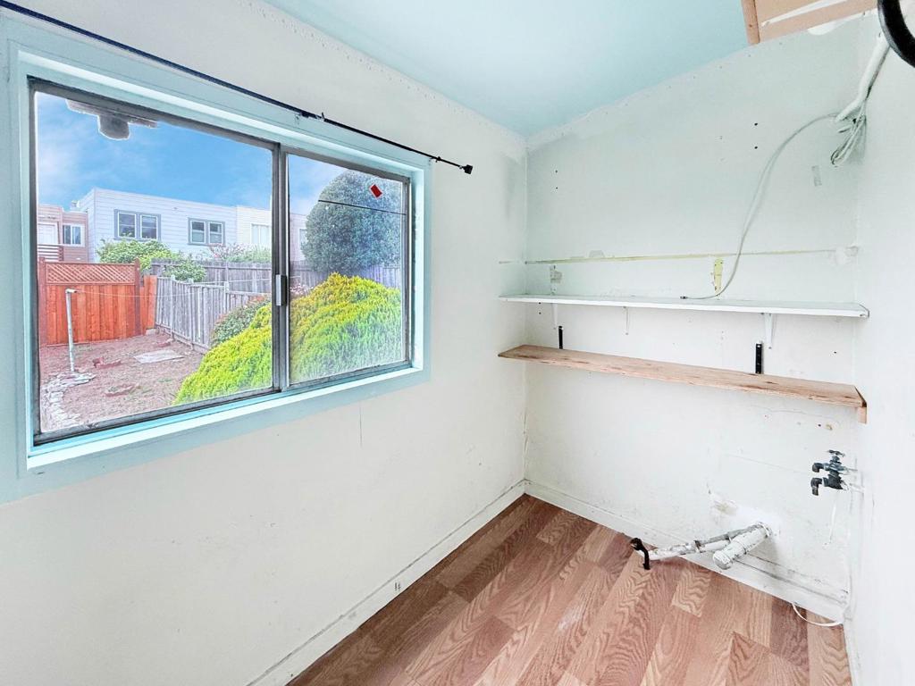 San Francisco, California, 94112, United States, 2 Bedrooms Bedrooms, ,1 BathroomBathrooms,Residential,For Sale,1924457