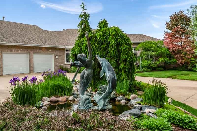 Machesney Park, Illinois, 61115, United States, 4 Bedrooms Bedrooms, ,5 BathroomsBathrooms,Residential,For Sale,2049063