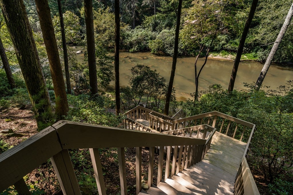 Ellijay, Georgia, 30536, United States, 4 Bedrooms Bedrooms, ,3 BathroomsBathrooms,Residential,For Sale,1926497