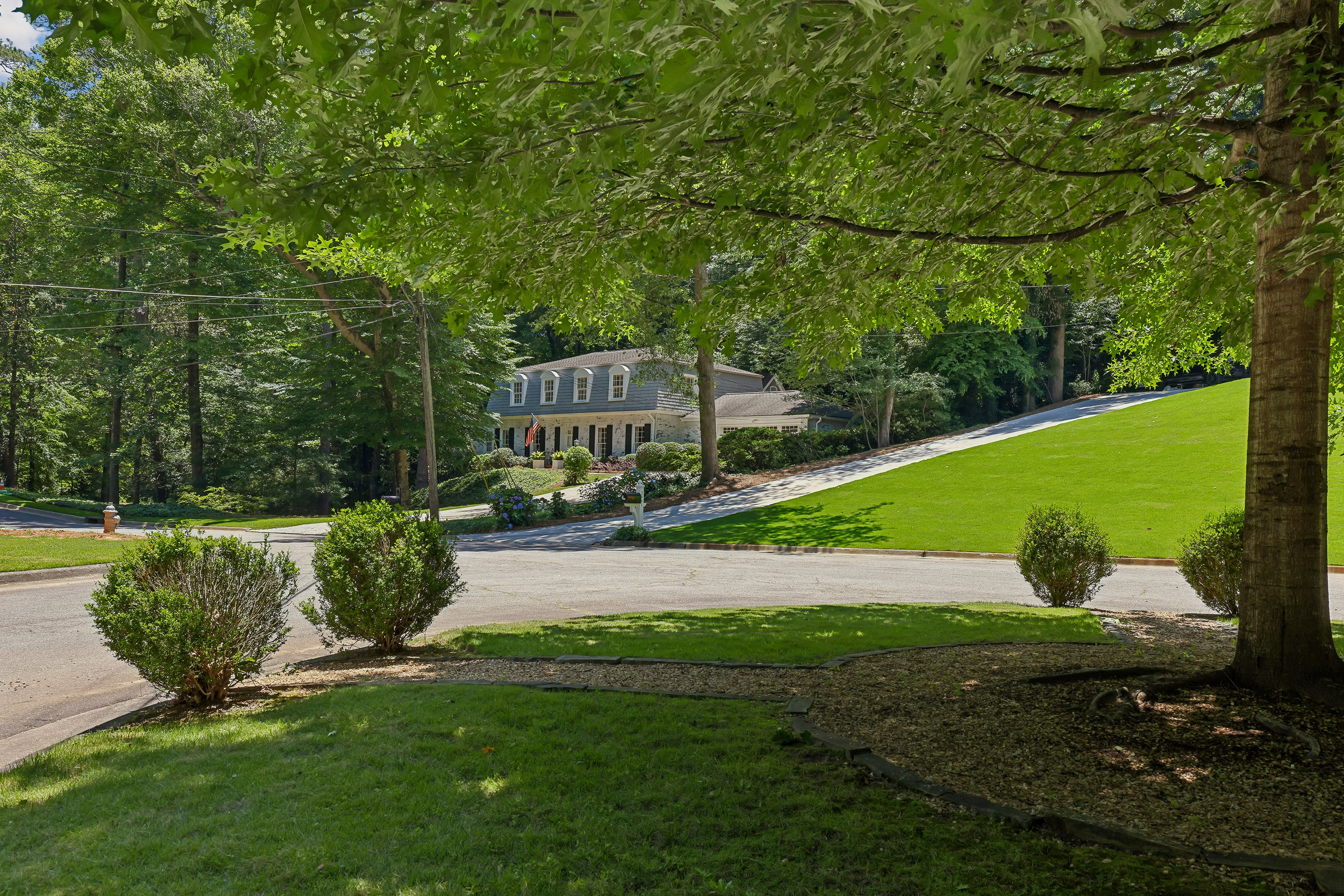  Timeless Dutch Colonial in Coveted Haynes Manor - 物件實景