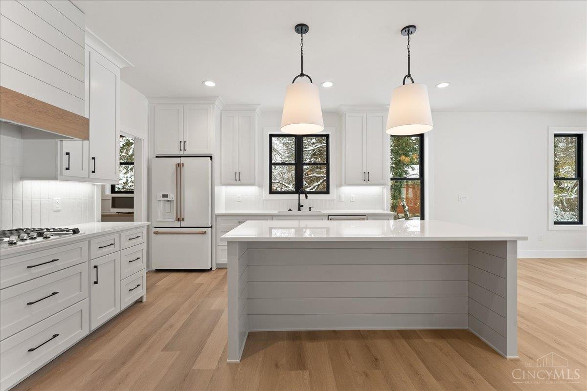 Blue Ash, Ohio, 45241, United States, 4 Bedrooms Bedrooms, ,4 BathroomsBathrooms,Residential,For Sale,2001661