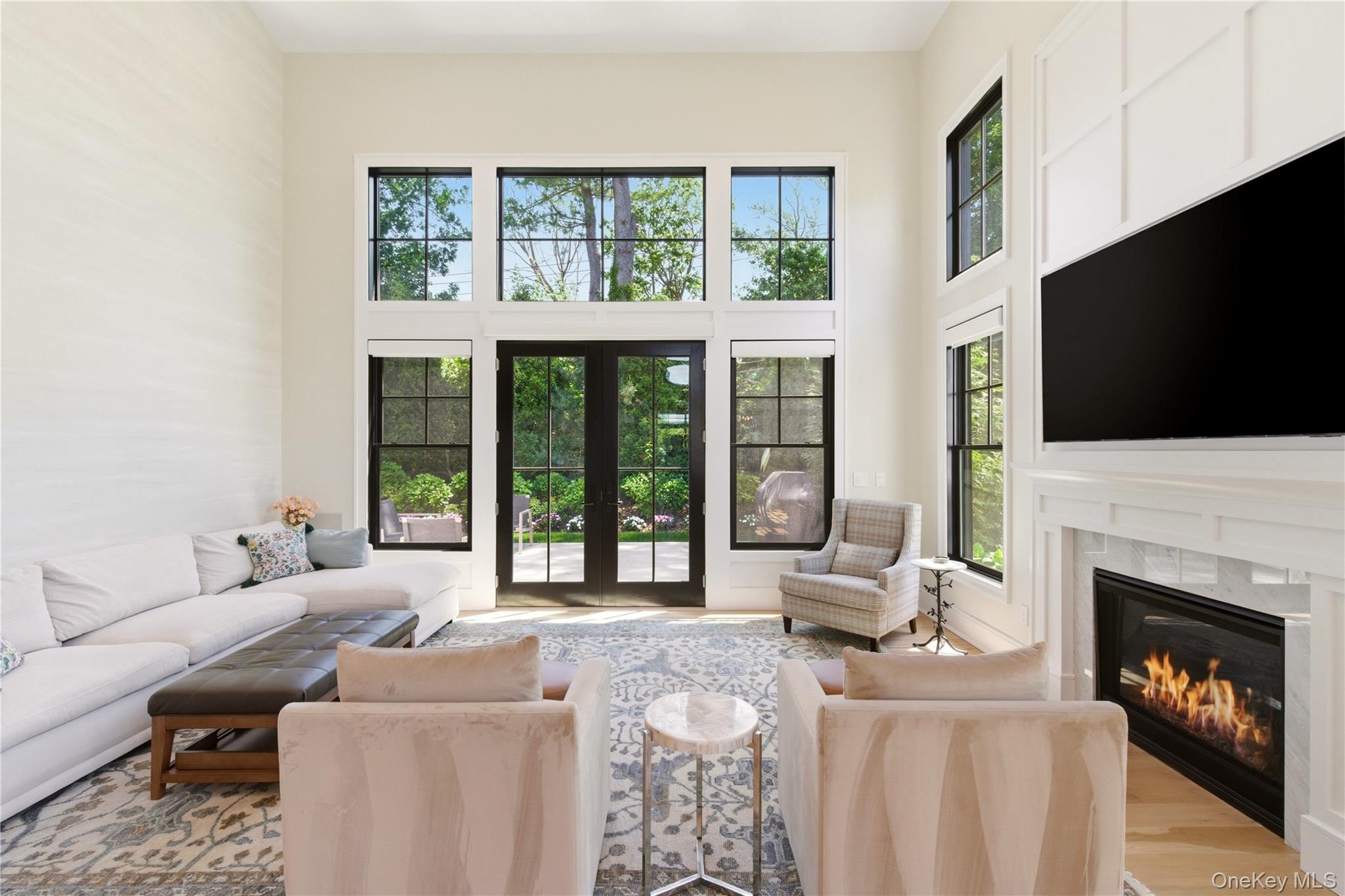  102 Three Ponds Lane E, Woodbury, NY, 11797 - 物件實景