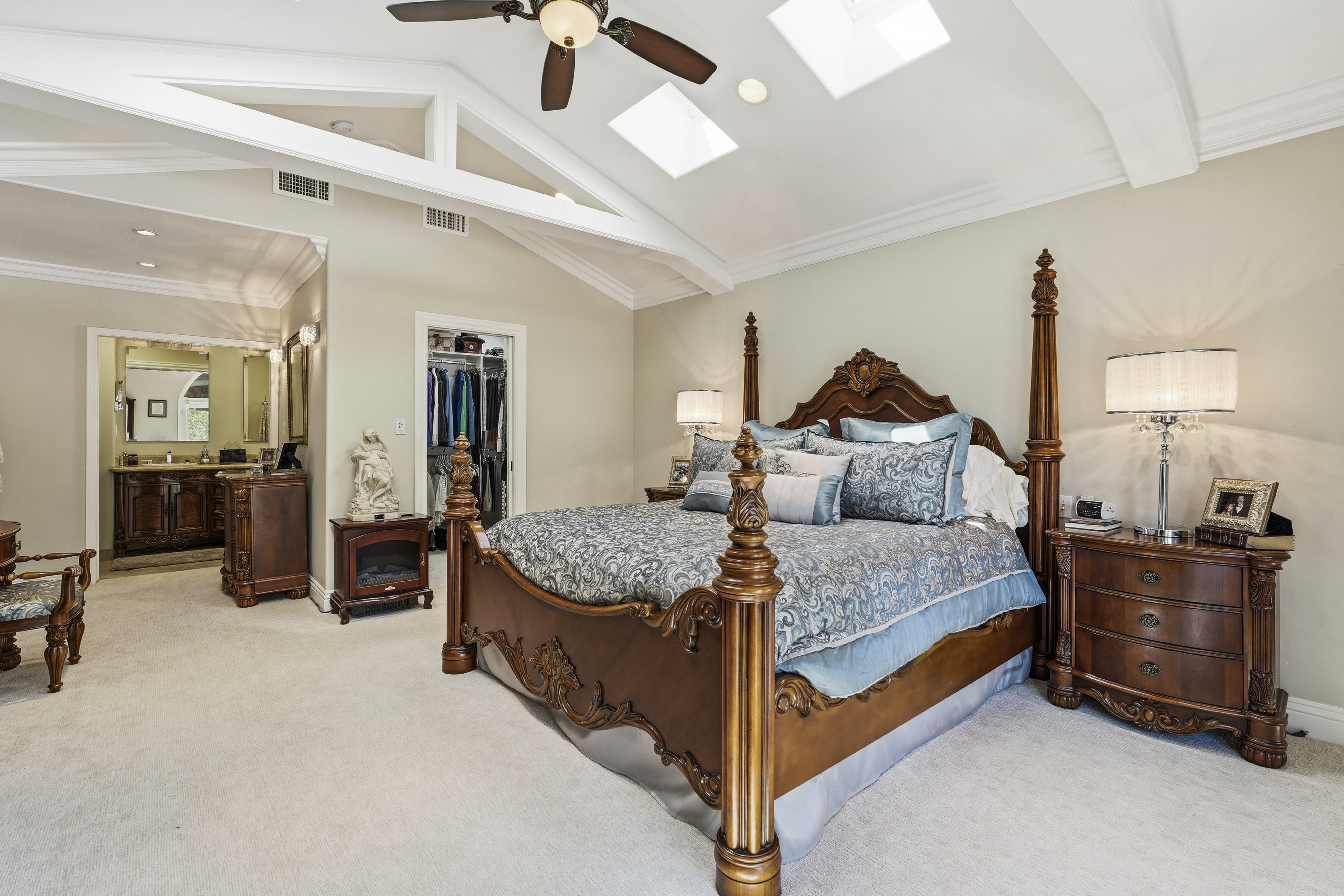  Million Dollar Views and Timeless Elegance in This Exceptional Residence - 物件實景