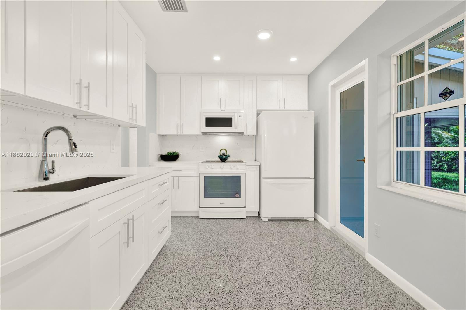 Miami, Florida, 33157, United States, 2 Bedrooms Bedrooms, ,1 BathroomBathrooms,Residential,For Sale,1932105