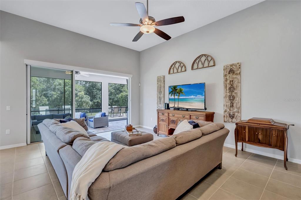 Bradenton, Florida, 34212, United States, 2 Bedrooms Bedrooms, ,2 BathroomsBathrooms,Residential,For Sale,1891618