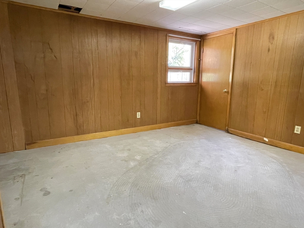 Grafton, Massachusetts, 01519, United States, 3 Bedrooms Bedrooms, ,1 BathroomBathrooms,Residential,For Sale,1982676