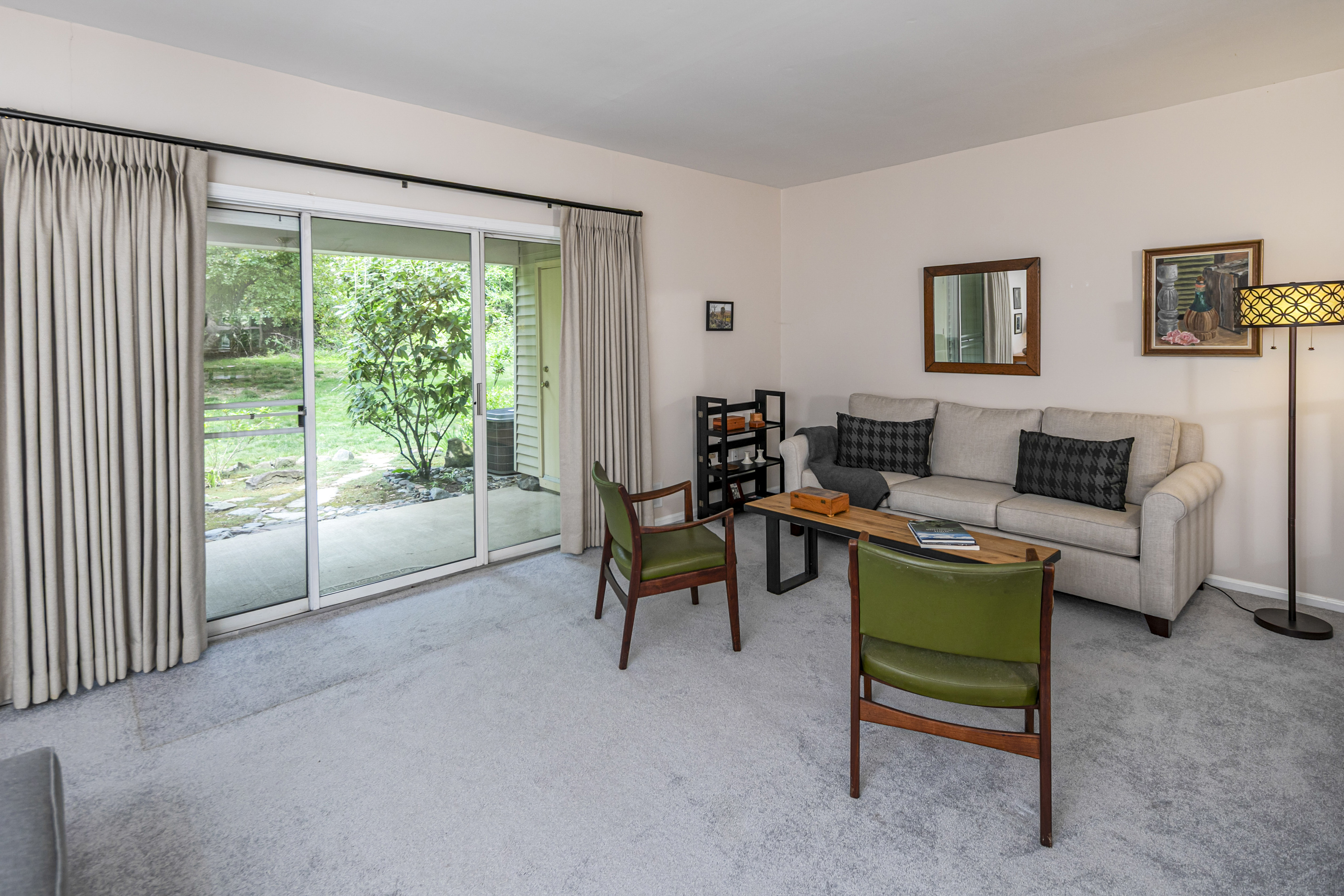  Roomy End-Unit Townhome Steps from Village Park - 物件實景