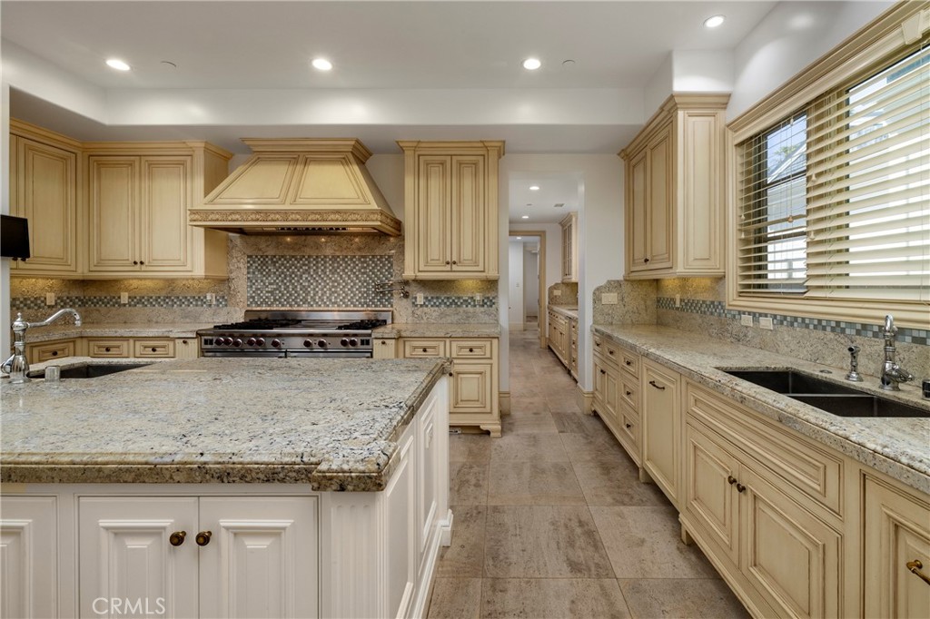 Newport Beach, California, 92661, United States, 7 Bedrooms Bedrooms, ,9 BathroomsBathrooms,Residential,For Sale,1770248