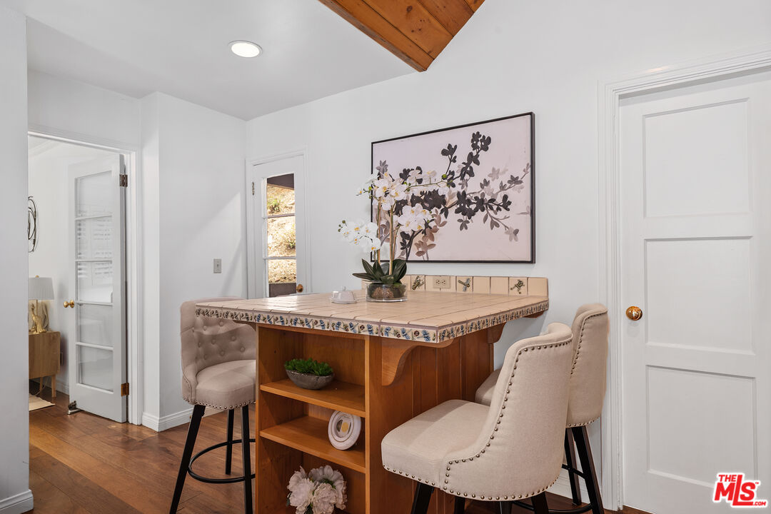 Los Angeles, California, 90077, United States, 2 Bedrooms Bedrooms, ,1 BathroomBathrooms,Residential,For Sale,1938648