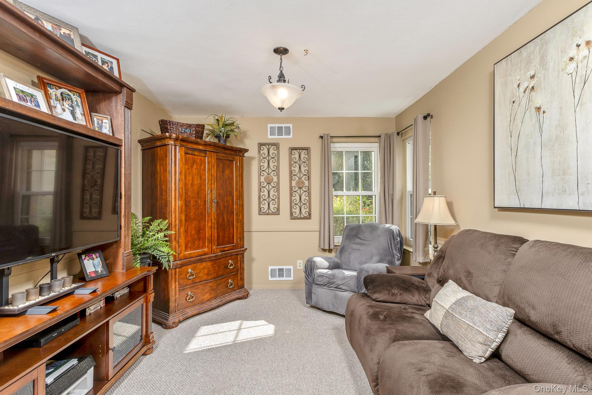 Middle Island, New York, 11953, United States, 3 Bedrooms Bedrooms, ,3 BathroomsBathrooms,Residential,For Sale,1932186